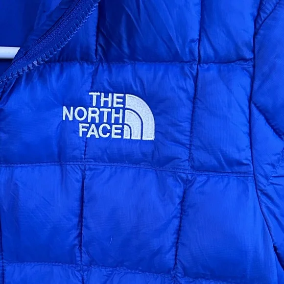 The North Face Thermoball Hooded
Insulated Jacket Boys Medium New Without Tags! - Picture 8 of 16